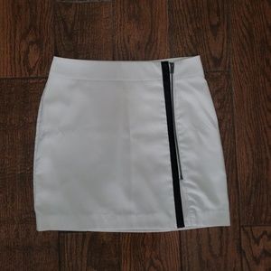 Wrap skirt with leather